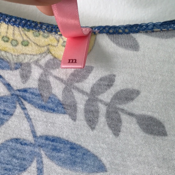 Eight Sixty V-neck flowy top - Picture 9 of 9